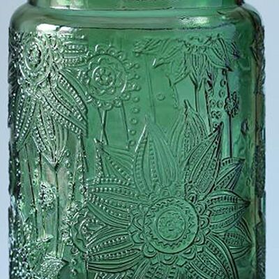 Contenitore portaoggetti in vetro goffrato con coperchio ermetico in bambù di colore verde. Dimensioni: 10x14 cm Capacità: 700 ml LM-321B2