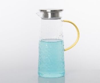 Pichet à eau en verre avec poignée dorée, couvercle et filtre en acier inoxydable. Capacité : 1 300 ml LM-322