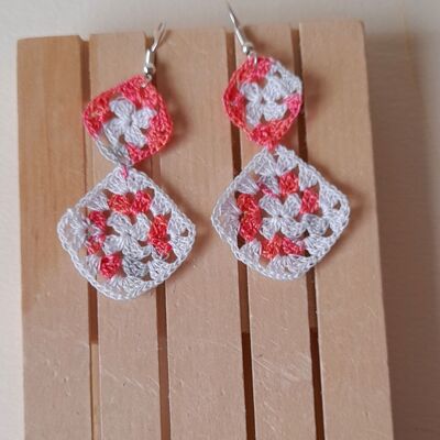 ORECCHINI ARTIGIANALI  ad uncinetto crochet bianchi e rosa corallo