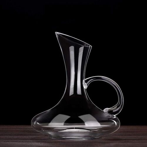 Glass wine decanter with original design. Dimension: 20x25cm Capacity: 1500ml MB-1804
