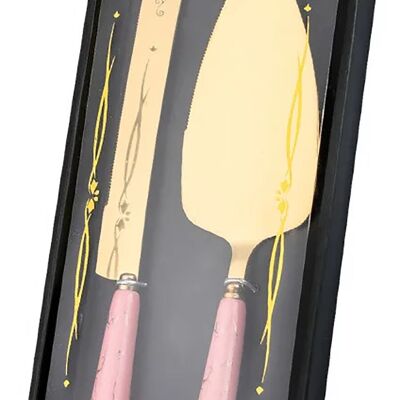 Set coltello da torta e spatola "MARBLE" in acciaio inox con manico rosa in confezione regalo. 	Dimensione: 28x2.1 cm (coltello) / 26.5×6.5 cm (spatola) / 30x13 cm (confezione) LM-327B