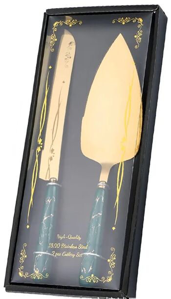 Set de couteaux à gâteau et spatules "MARBLE" en acier inoxydable avec un manche vert dans un coffret cadeau.   Dimension : 28x2.1 cm (couteau) / 26.5 x 6.5 cm (spatule) / 30x13 cm (paquet) LM-327C 1