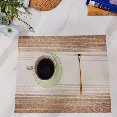 Non-slip, waterproof placemat in beige color with gradations. Dimension: 45x30cm LM-337B