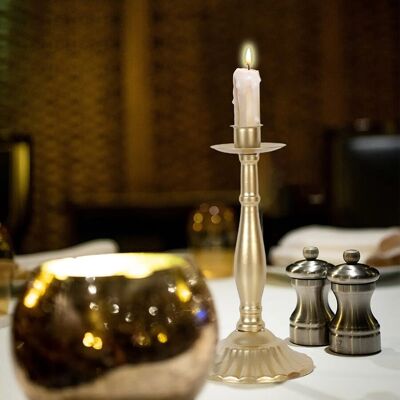 Metal retro single decorative candlestick in gold color. Dimension: 11x22cm SD-176