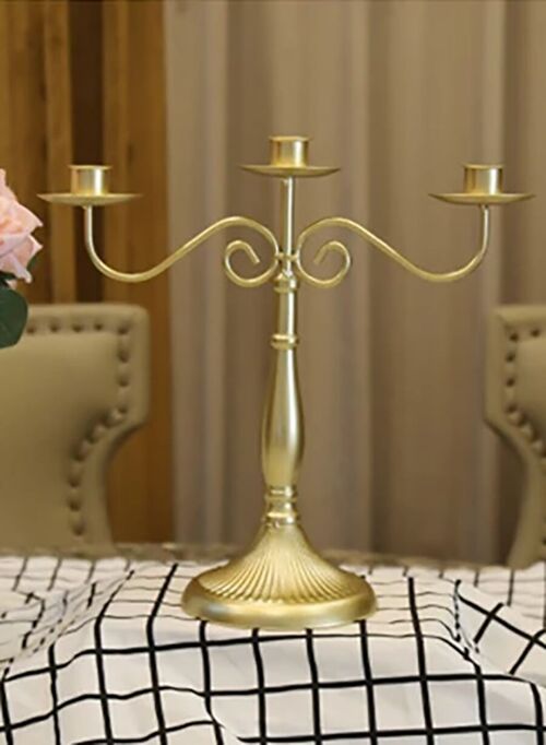 Metal retro triple decorative candle holder in gold color. Dimension: 13x32x30cm SD-177