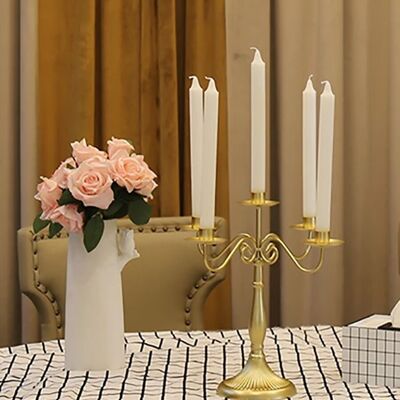 Candelabro decorativo quíntuple retro de metal en color dorado. Dimensión: 13x24x30cm SD-178