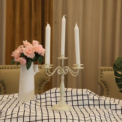 Fünffacher dekorativer Retro-Kerzenständer aus Metall in weißer Farbe. Abmessung: 13x24x30cm SD-181