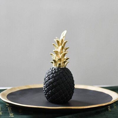 Ananas décoratif en résine noire.   Dimension : 5.5x15cm / 180gr SD-182B