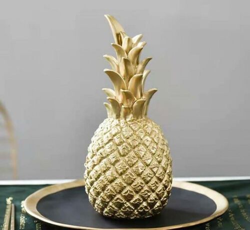 Decorative pineapple made of golden resin. Dimension: 9x25cm / 520gr SD-184G