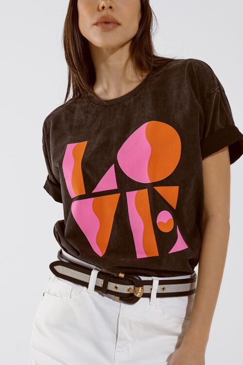 Camiseta con estampado digital art déco LOVE en negro lavado