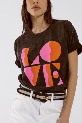 Camiseta con estampado digital art déco LOVE en negro lavado 1
