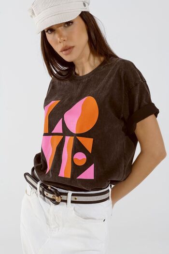 Camiseta con estampado digital art déco LOVE en negro lavado 6