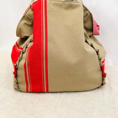 Rote Tasche aus Baumwollstoff im mediterranen Stil