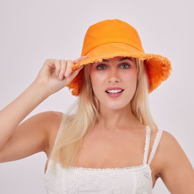 Sombrero de pescador con borde deshilachado en naranja