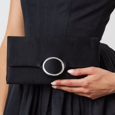 Satin-Clutch mit Diamantbesatz in Schwarz