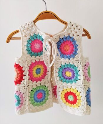 Gilet arc-en-ciel vintage en coton biologique au crochet et patchwork 1