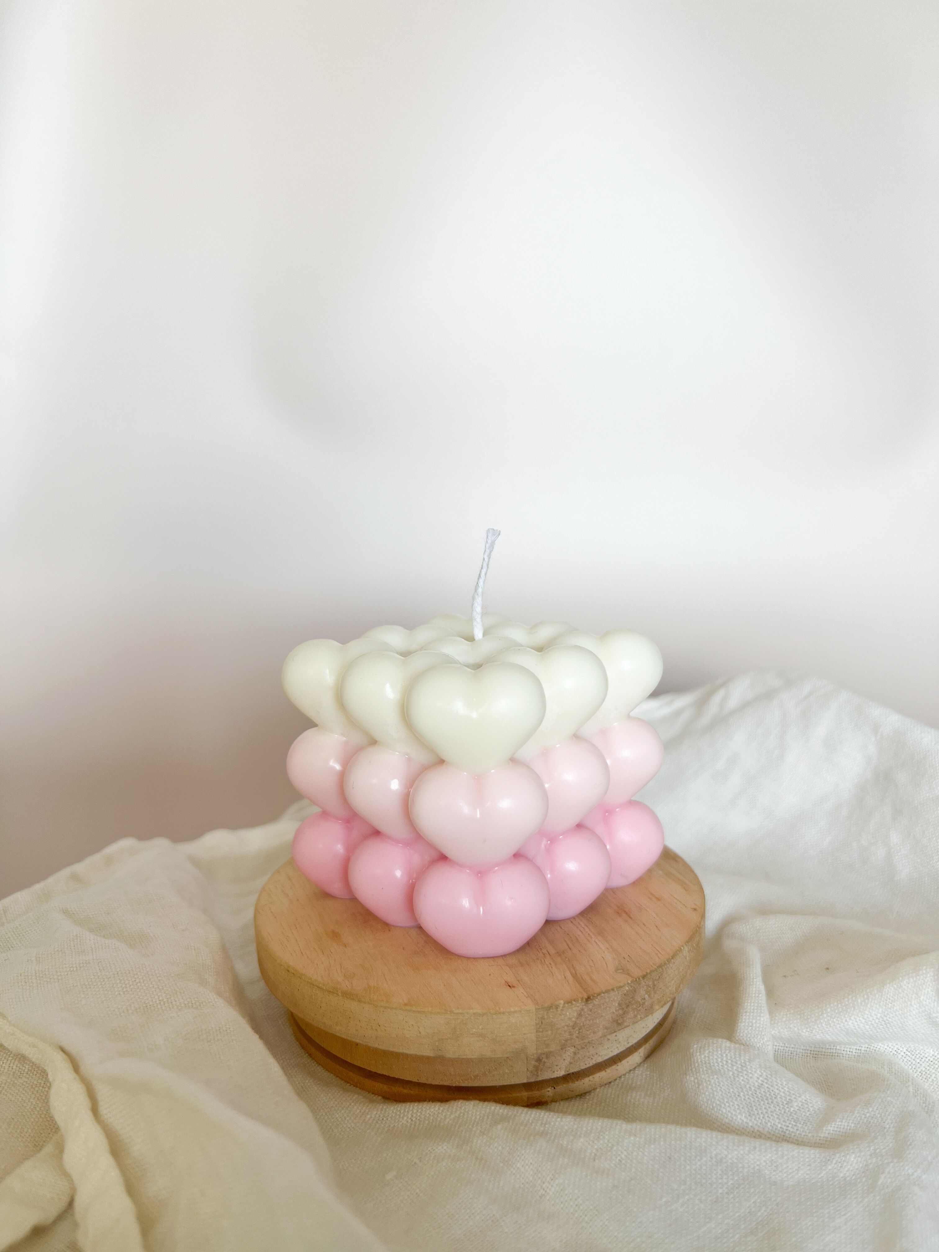 Rosafarbener Blasenboubie mit Farbverlauf