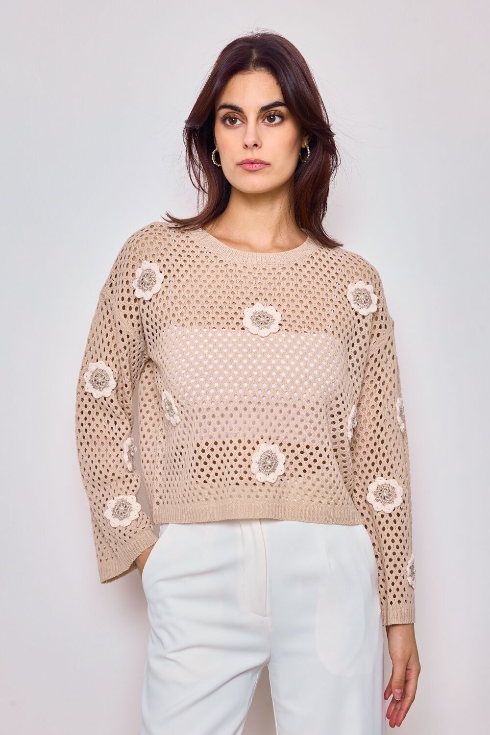 Maglione lavorato all'uncinetto decorato con fiori ricamati - F2361