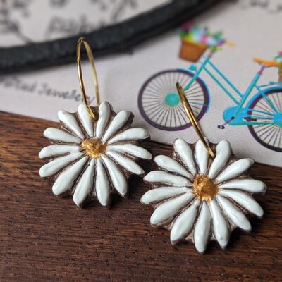 Daisy earrings, canal art flower earrings, white flower earrings