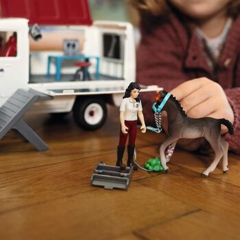 Schleich - Ensemble de jeu et figurines Vétérinaire mobile avec Poulain Hanovrien : 30 x 25 x 14 cm - Univers Horse Club -  Réf : 42439 2