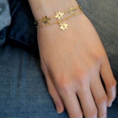 Feines und hellgoldenes Blumenbouquet-Armband