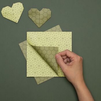 Papier origami pour bricolage de décoration de Pâques - papier craft recto verso vert, papier pliant de 15 cm avec un motif graphique, 25 feuilles - papier recyclé 1