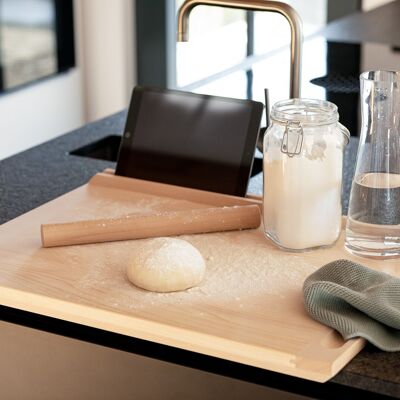 Pastry board/baking board with rolling pin