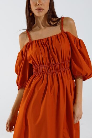 Robe midi naranja avec manga corta et tirantes 4