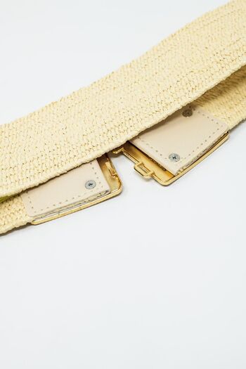 Cinturón grueso tejido beige avec hebilla cuadrada con detalles dorés 3