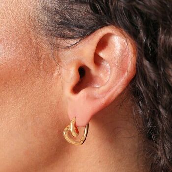 Petites boucles d'oreilles créoles en forme de cœur griffonné en or 2