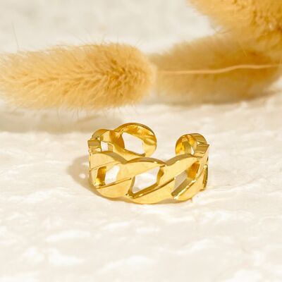 Gold ring with thick flat links