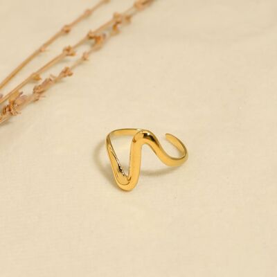 Thin golden wave ring