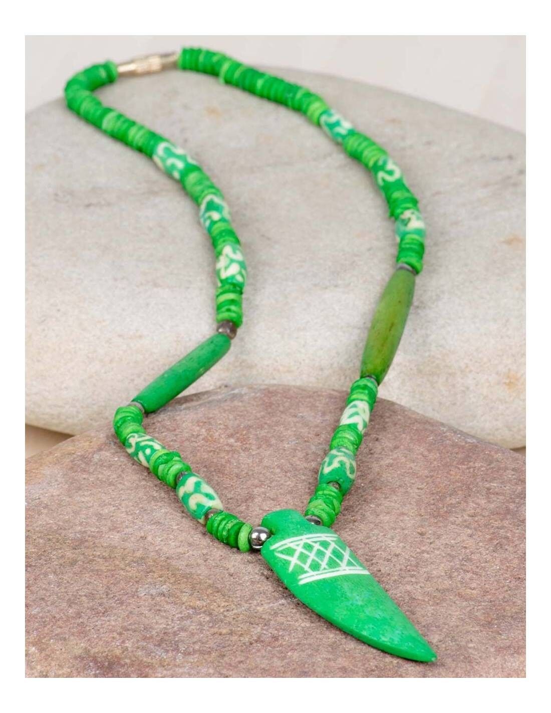 Collana in osso verde