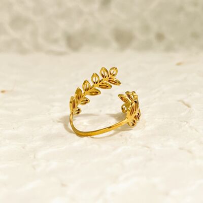 Golden leaf ring adjustable from the front