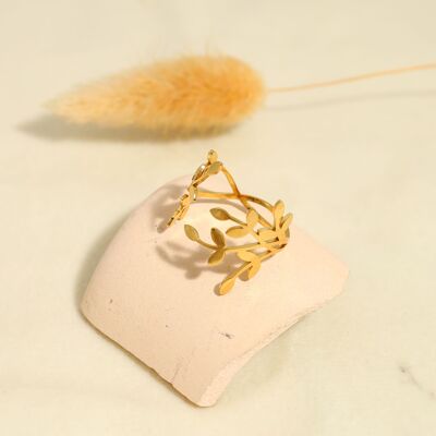 Thin gold leaf ring adjustable from the front