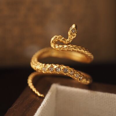 Vintage Style Sparkling Snake Ring - Size 7
