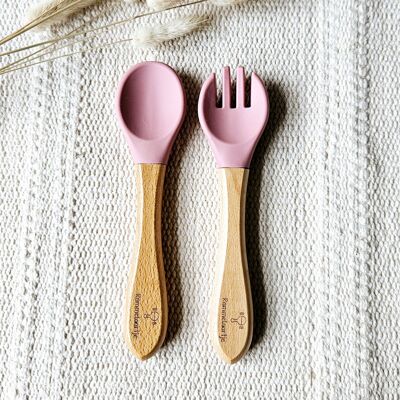 Cucchiaio e forchetta in silicone con manico in bambù - Rosa cipria