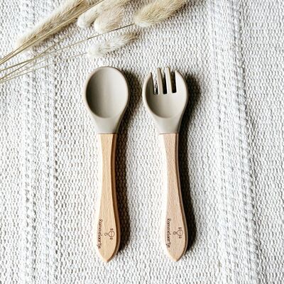Cucchiaio e forchetta in silicone con manico in bambù - Sabbia