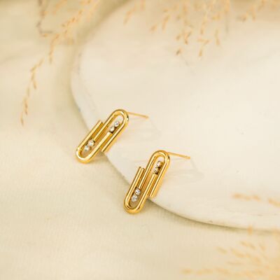 Stud earrings with rhinestone pins