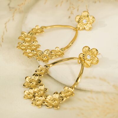 Gold flower dangling earrings