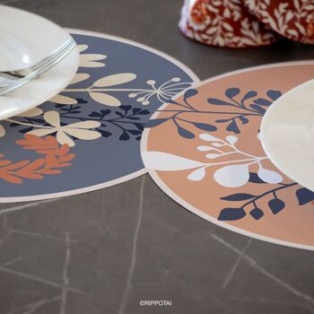 La Spring Table de Rippotai : Papier et sets de table lavables et durables 1