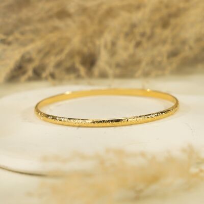 Golden closed bangle bracelet 7cm in diameter pattern