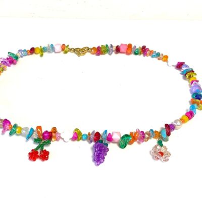 Collana multicolor con cristalli, pietre preziose, pere e ciondoli frutta in vetro