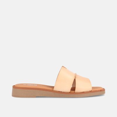 Flat clog-type sandal for women made of sand-colored cowhide leather