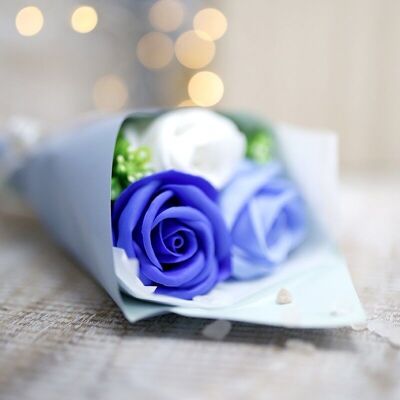 Bouquet de fleurs de savon dans une boîte - bleu clair