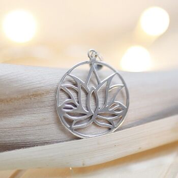 Pendentif en argent - fleur de lotus lisse 1