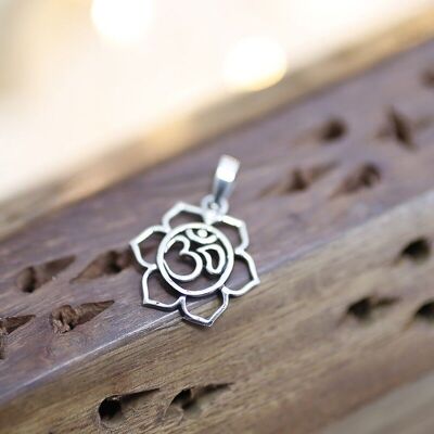 Silver pendant - Om flower