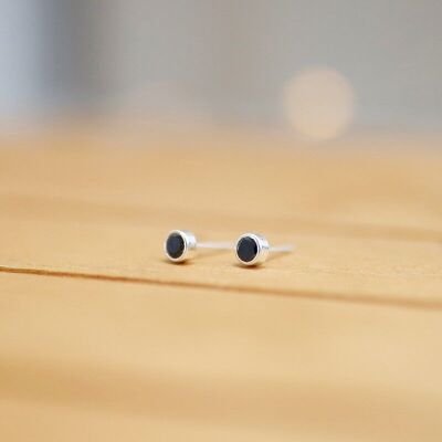 Petites boucles d'oreilles zircons noirs