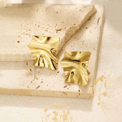 Gold square dangling earrings