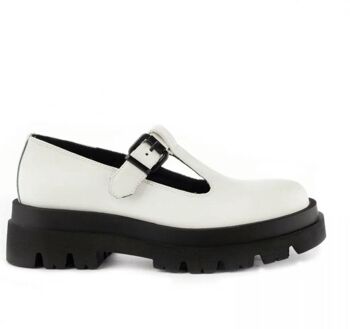 Chaussures basses blanches de style poupée avec semelle en caoutchouc noir, ajustement confortable
